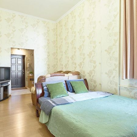S12-58 MODERN APARTHOTEL WITH TWO 2BEDROOMS IN CENTRAL KIEV - BESSARABSKA SQUERE - GULLIVER MALL - OLYMPIC STADIUM - PALACE OF SPORTS - Saksahanskoho St, 12Б Екстер'єр фото