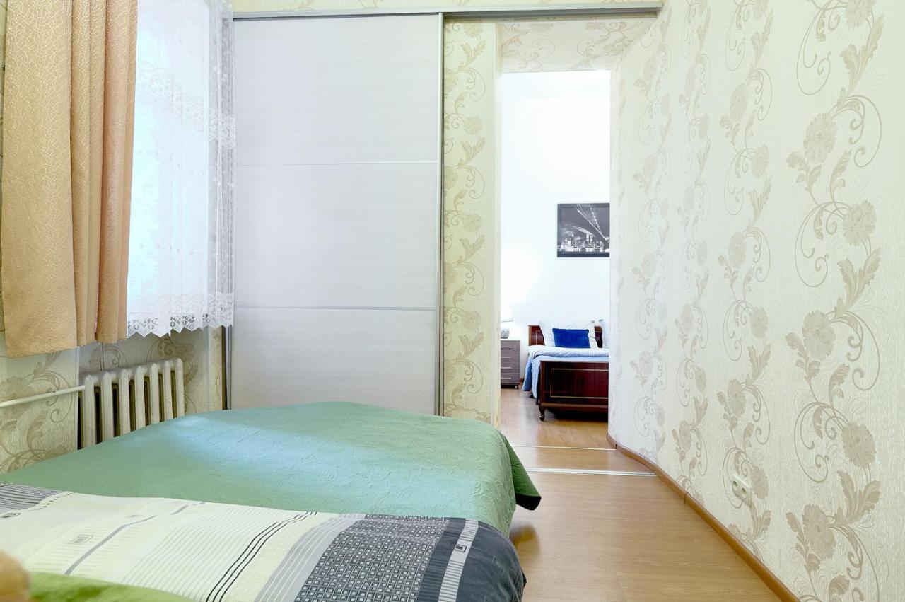 S12-58 MODERN APARTHOTEL WITH TWO 2BEDROOMS IN CENTRAL KIEV - BESSARABSKA SQUERE - GULLIVER MALL - OLYMPIC STADIUM - PALACE OF SPORTS - Saksahanskoho St, 12Б Екстер'єр фото