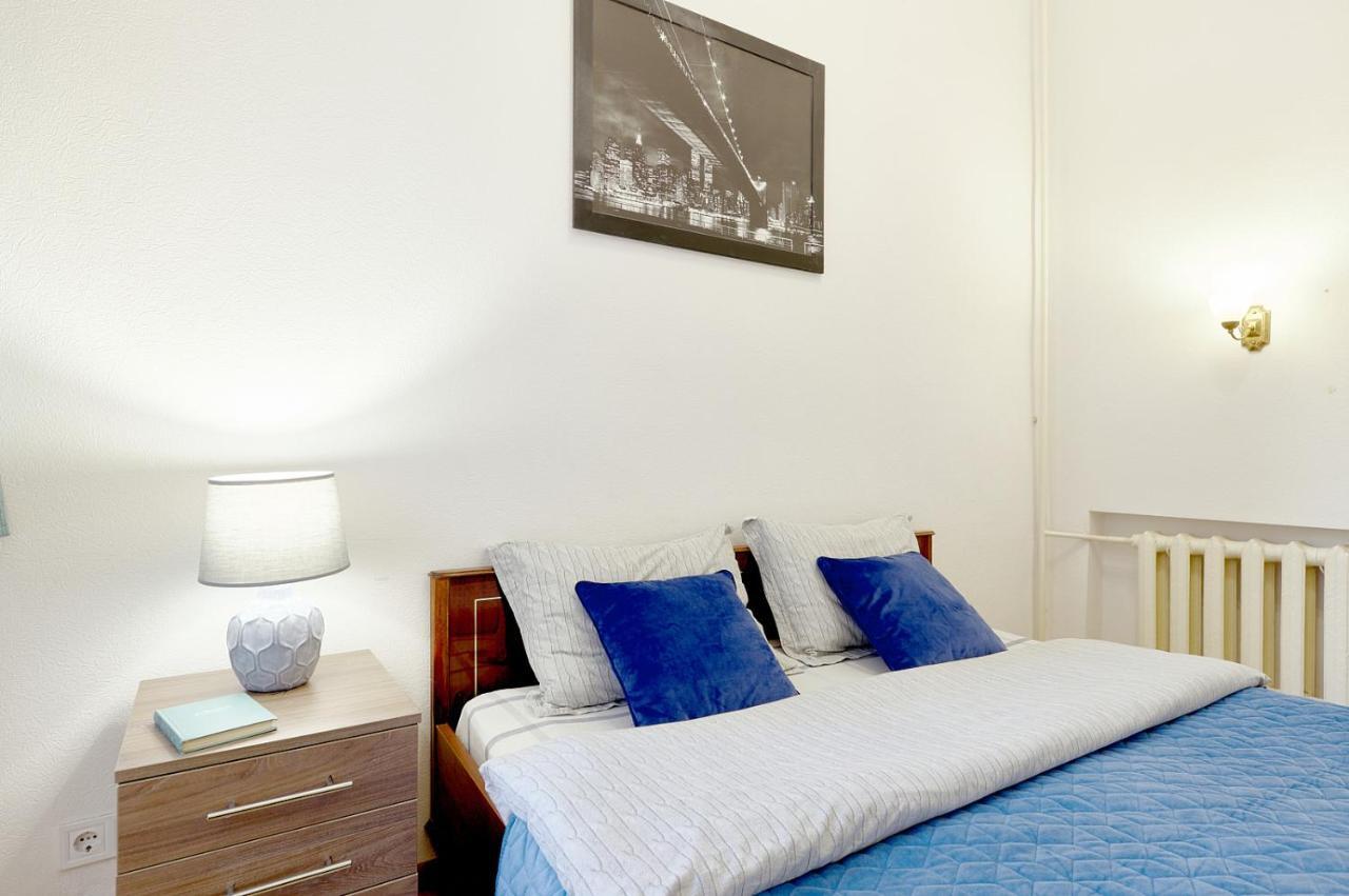 S12-58 MODERN APARTHOTEL WITH TWO 2BEDROOMS IN CENTRAL KIEV - BESSARABSKA SQUERE - GULLIVER MALL - OLYMPIC STADIUM - PALACE OF SPORTS - Saksahanskoho St, 12Б Екстер'єр фото