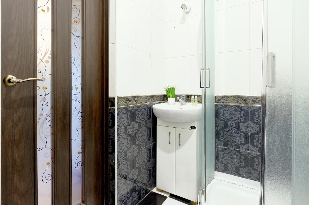 S12-58 MODERN APARTHOTEL WITH TWO 2BEDROOMS IN CENTRAL KIEV - BESSARABSKA SQUERE - GULLIVER MALL - OLYMPIC STADIUM - PALACE OF SPORTS - Saksahanskoho St, 12Б Екстер'єр фото