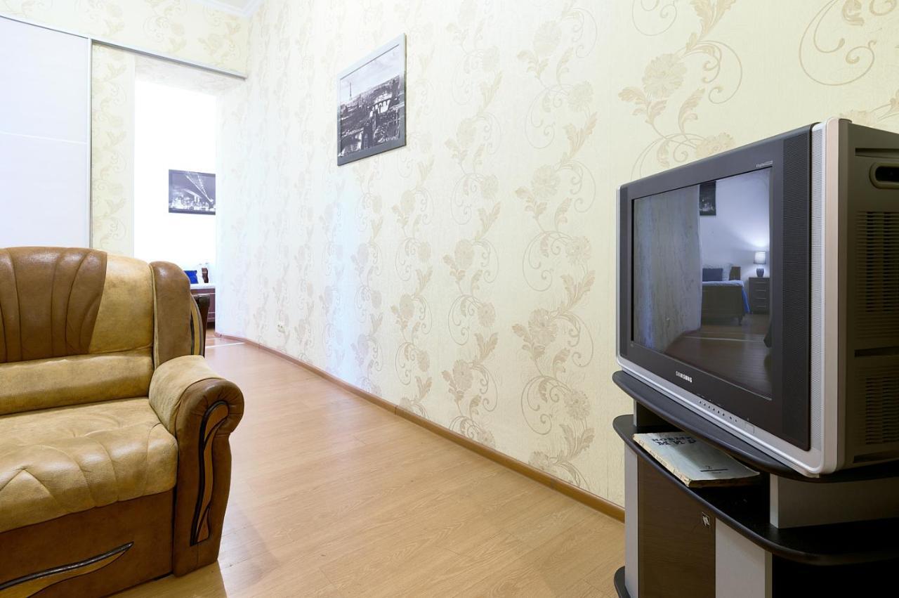S12-58 MODERN APARTHOTEL WITH TWO 2BEDROOMS IN CENTRAL KIEV - BESSARABSKA SQUERE - GULLIVER MALL - OLYMPIC STADIUM - PALACE OF SPORTS - Saksahanskoho St, 12Б Екстер'єр фото
