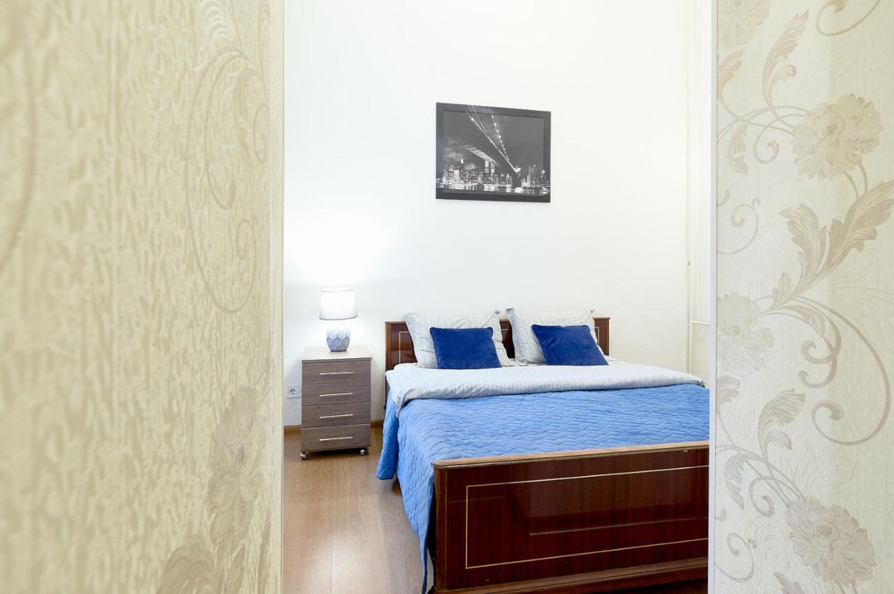 S12-58 MODERN APARTHOTEL WITH TWO 2BEDROOMS IN CENTRAL KIEV - BESSARABSKA SQUERE - GULLIVER MALL - OLYMPIC STADIUM - PALACE OF SPORTS - Saksahanskoho St, 12Б Екстер'єр фото