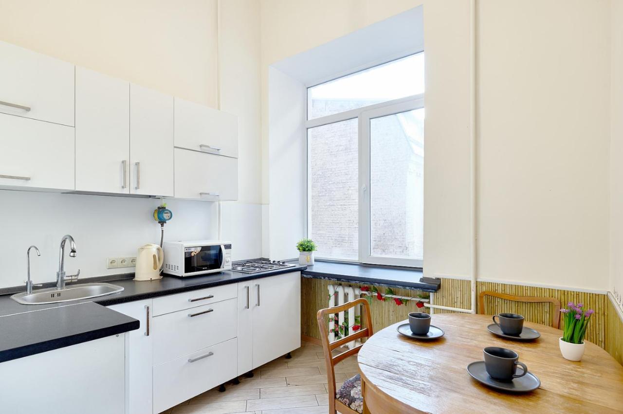 S12-58 MODERN APARTHOTEL WITH TWO 2BEDROOMS IN CENTRAL KIEV - BESSARABSKA SQUERE - GULLIVER MALL - OLYMPIC STADIUM - PALACE OF SPORTS - Saksahanskoho St, 12Б Екстер'єр фото
